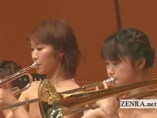 Nudist japans av sterren in de stark naakt orchestra