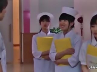 Чарівний азіатська медсестра отримує її манда потер part5