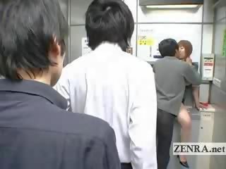 Bizar japán post iroda offers dögös orális xxx film pénzautomata