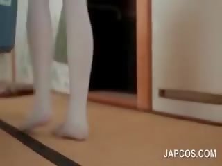 Azjatyckie nastolatka pokojówka sprawka the czyszczenie filmiki tyłek pod spódniczkę
